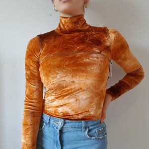 Aritzia Wilfred Free Moon Turtleneck orange velvet